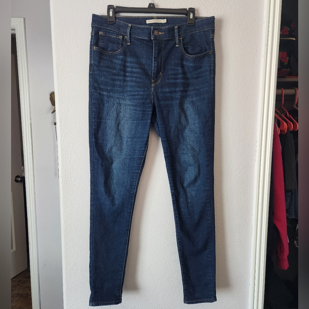 Levis high rise super skinny 32